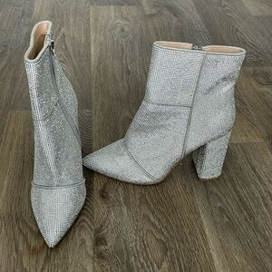 Steve Madden Crystal Rhinestone Booties Silver Pointed Toe Block Heel Boots 9